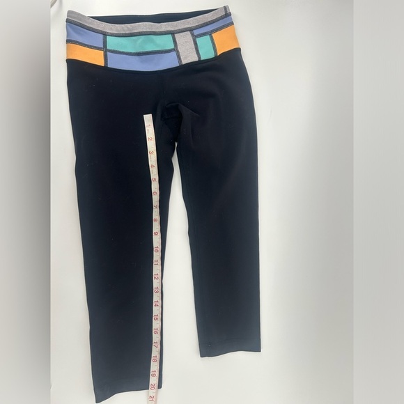 Lululemon Reversible Capri Leggings Size 4 Black - Picture 8 of 9